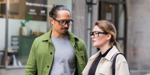 A couple in the street using Tobii Pro Glasses 3